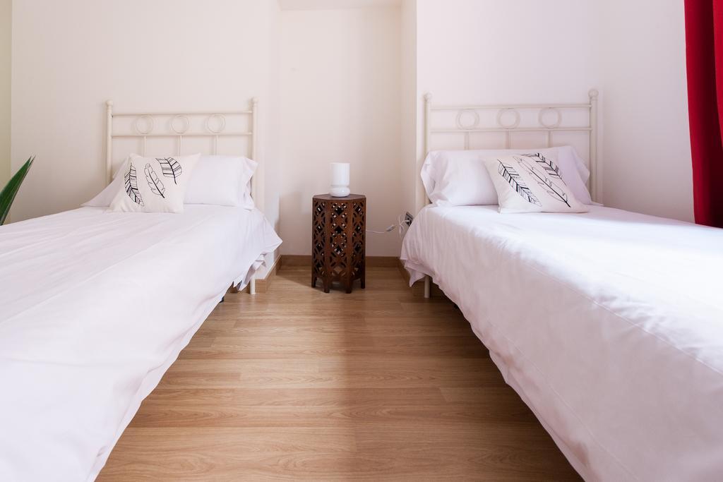 Apartments Ole - Albareda 24 Sevilla Oda fotoğraf