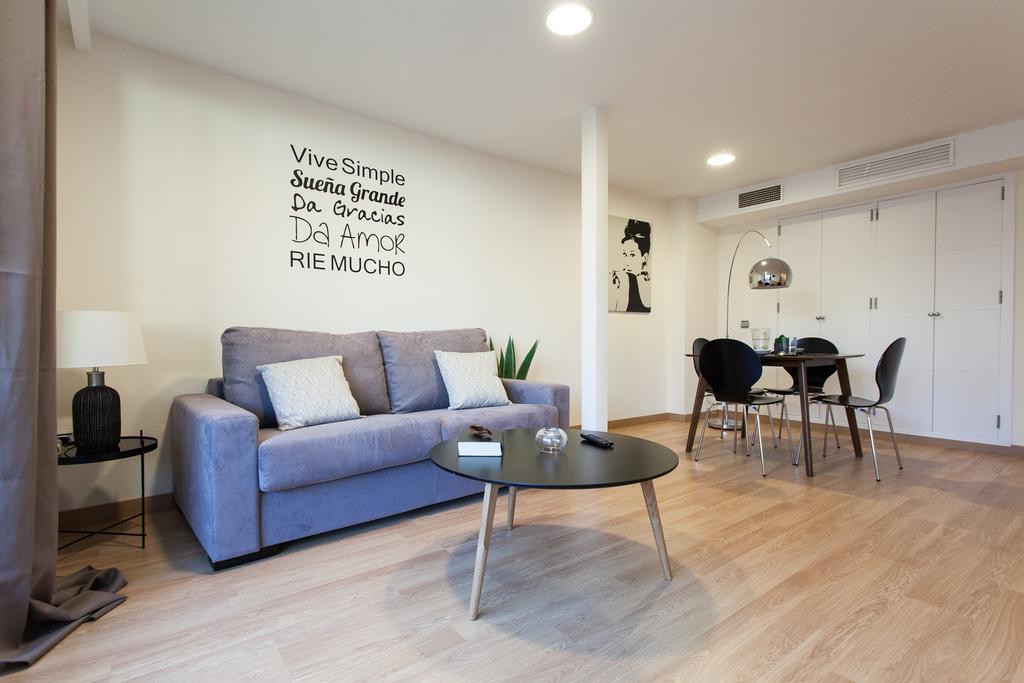 Apartments Ole - Albareda 24 Sevilla Oda fotoğraf